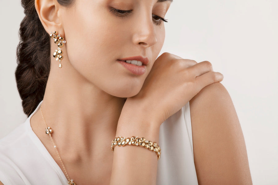 Ischia bracelet in 18kt yellow gold set with white diamonds (5.22 carats)