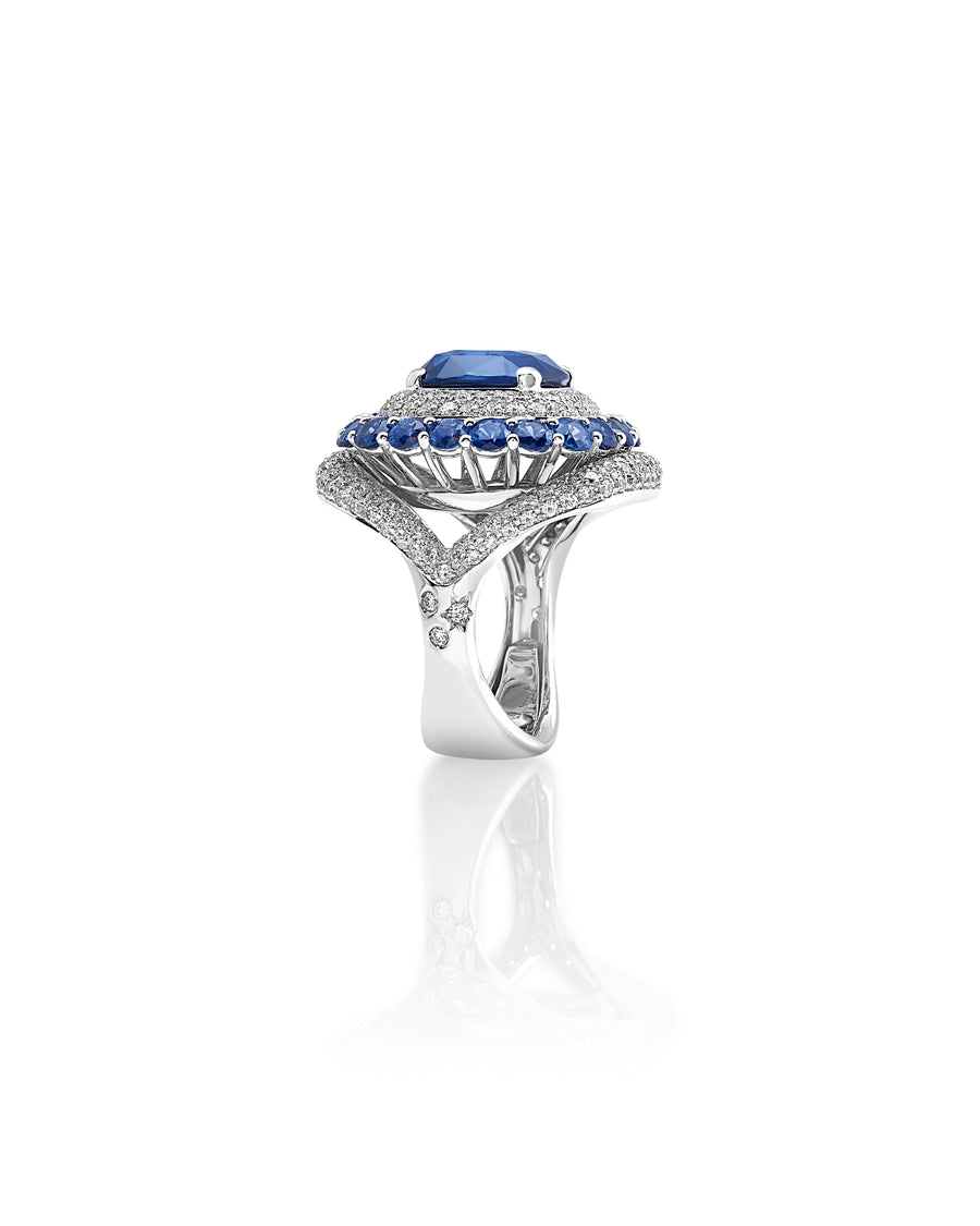Ring in 18kt white gold set with white diamonds (1.76 cts), blue sapphires (2.98 cts), and one cushion cut blue sapphire center stone (8.92 cts)