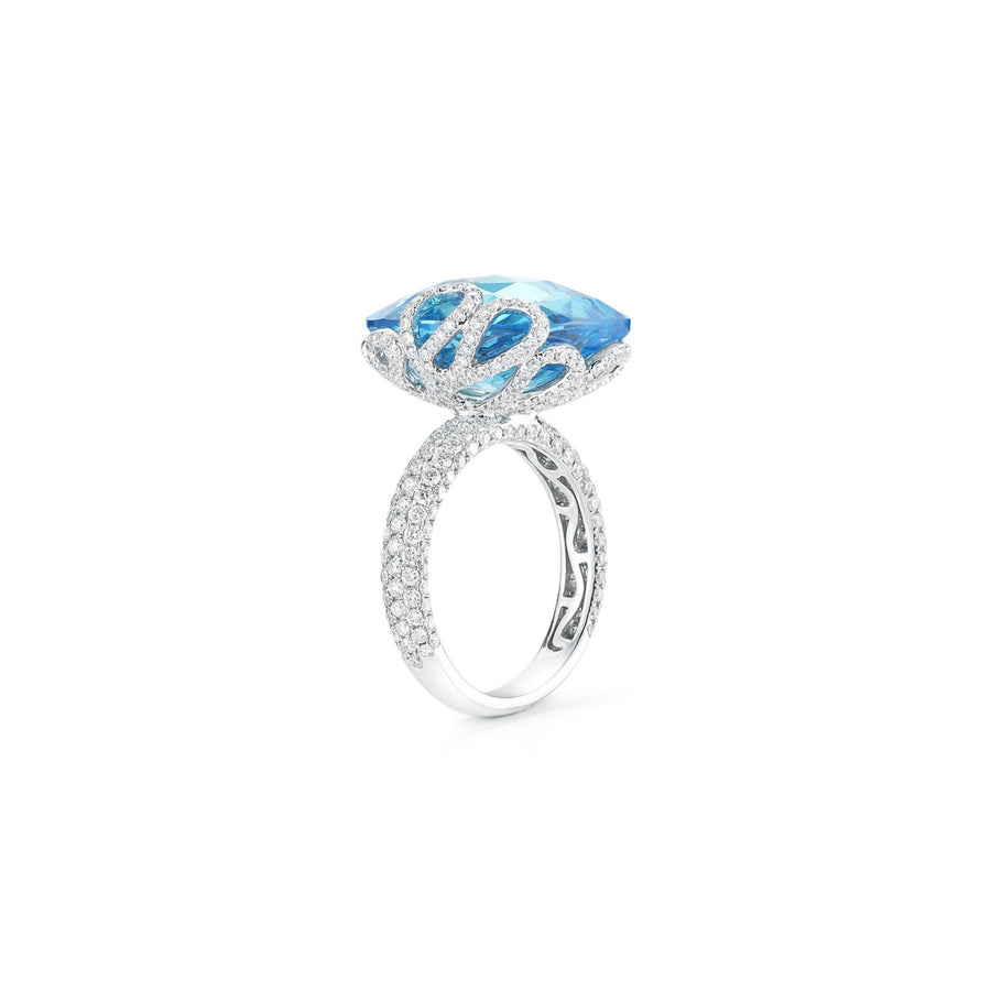 Sea Leaf ring in 18K white gold with white diamonds and blue topaz