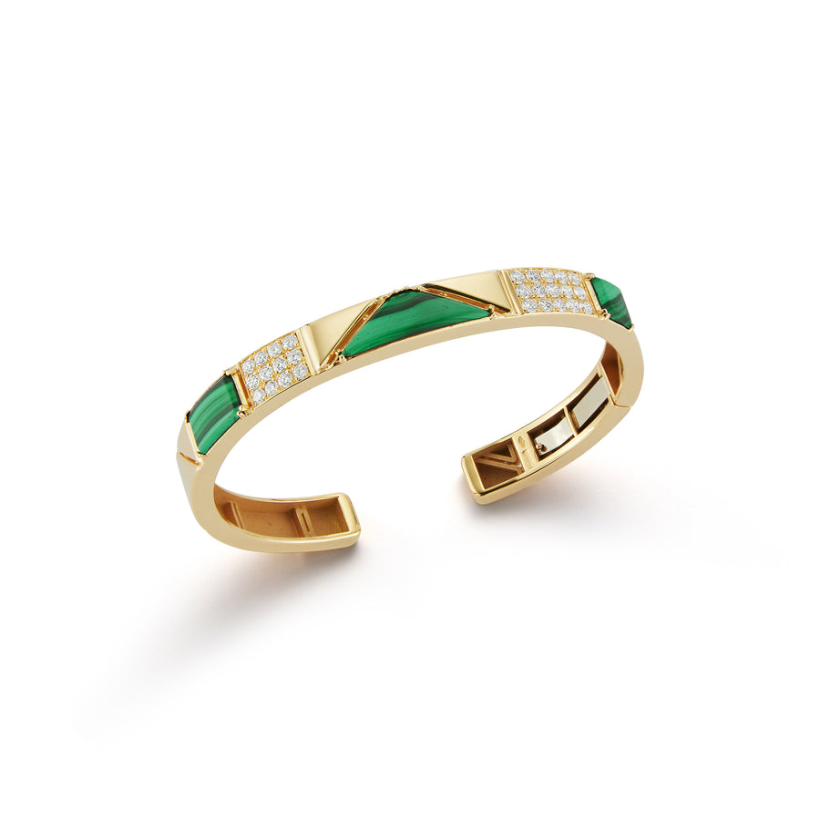 Baia small cuff in 18K yellow gold with 2 elements of white pave diamonds and 3 elements of malachite