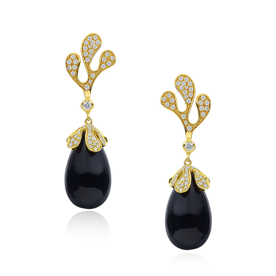 Sea Leaf earrings in 18K yellow gold with white diamonds and onyx