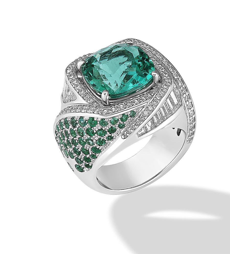 One of a kind ring in 18K white gold with white diamonds (2.46 cts) and emeralds (1.73 cts), emerald center stone (6.80 cts)