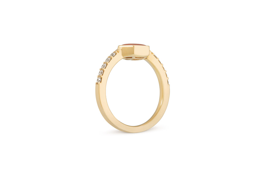 Baia Sommersa ring in 18K yellow gold set with white diamonds (approx. 0.39 cts) and coral