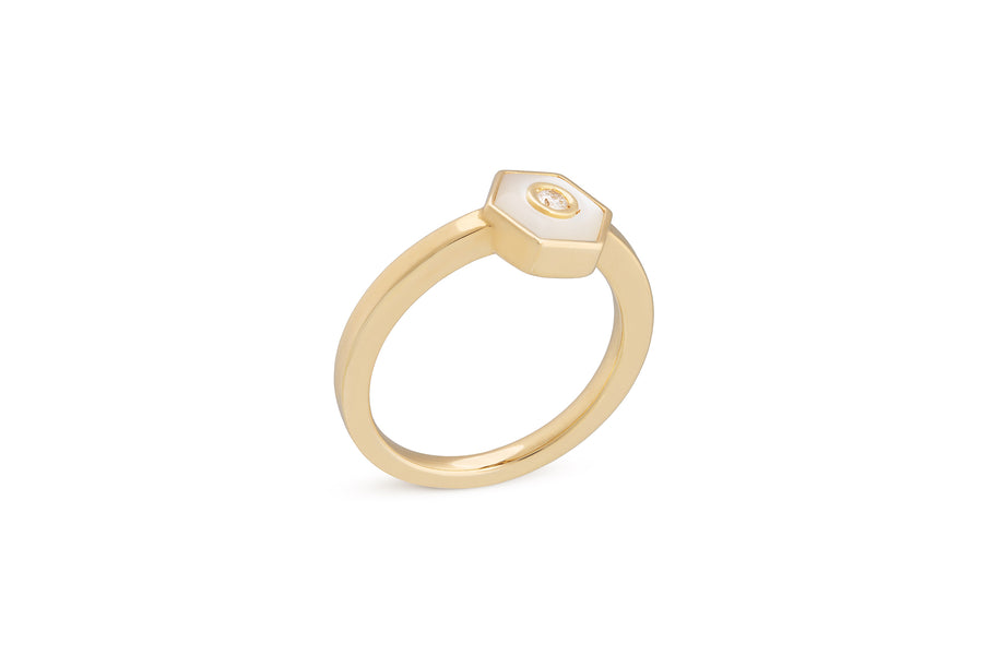 Baia Sommersa ring in 18K yellow gold set with mother of pearl and one white diamond