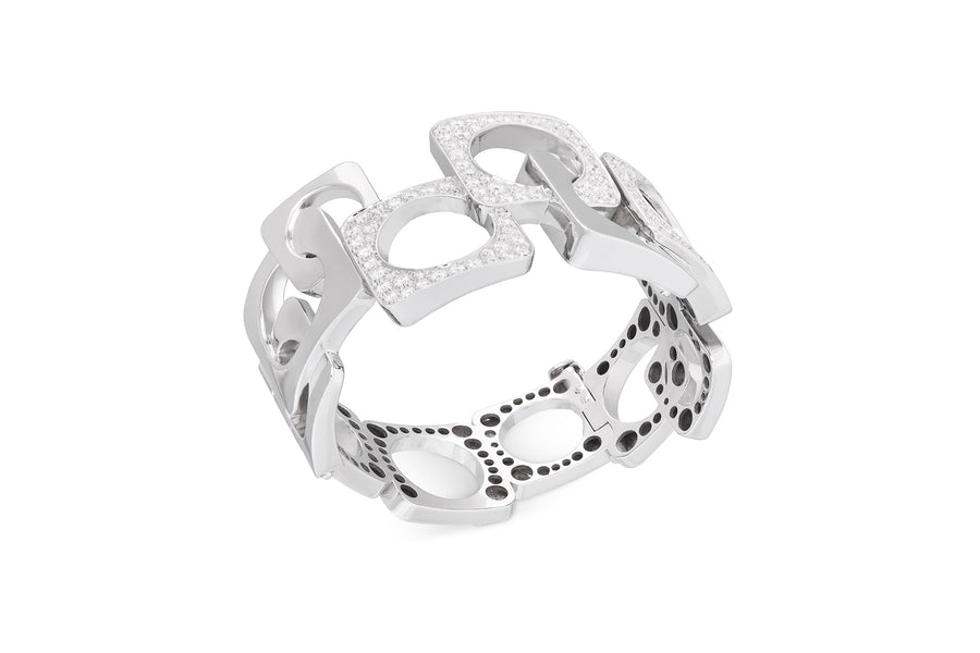 Large bracelet in 18kt white gold with square elements set with white diamonds (approx. 6.35 carats)
