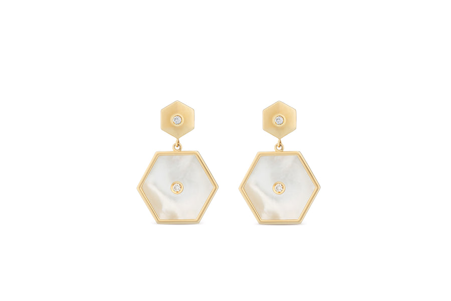 Baia Sommersa earrings in 18K yellow gold set with white diamonds (0.20 cts) and mother of pearl