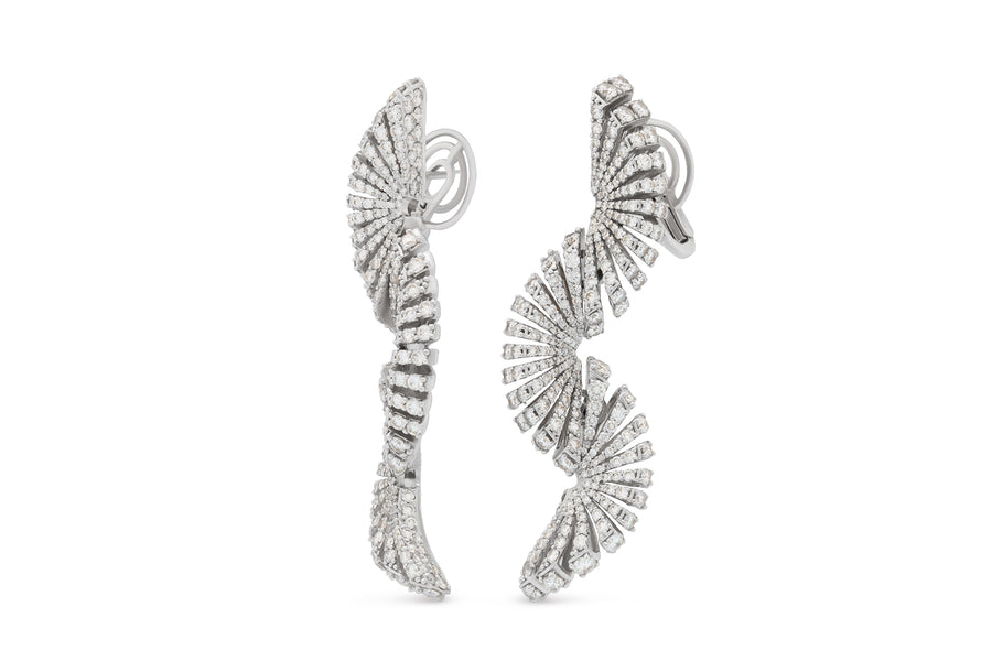 Raggi long earrings in 18K white gold with white diamonds (approx. 6.56 carats)