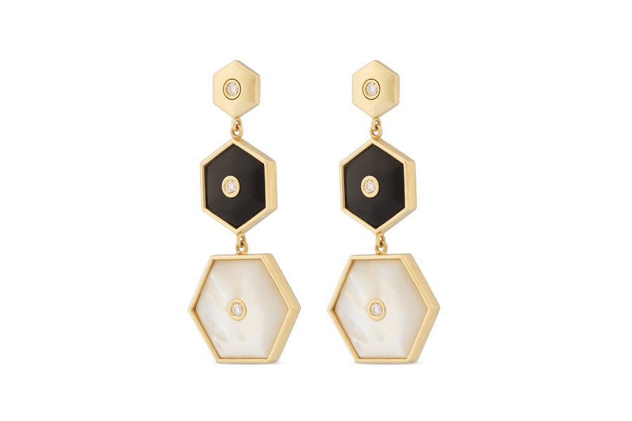 Baia Sommersa earrings in 18kt yellow gold set with white diamonds (0.34 cts), mother of pearl, and onyx